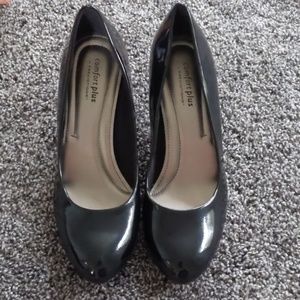 Predictions black patent leather pumps 8.5